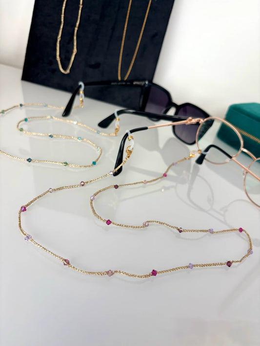Bijoux cordons pour lunettes à fil doré crocheté à la main. Bijoux ornés de perles toupies en cristal aux nuances bleu, vert, rose et violet.